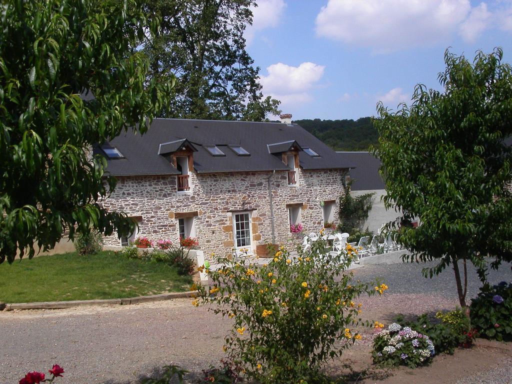 Campandré-Valcongrain Gite De La Cour الغرفة الصورة